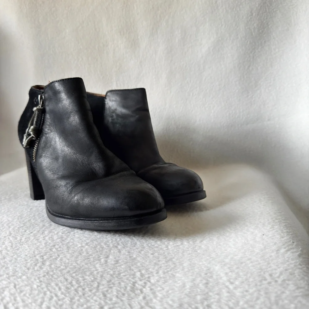 Sperry Size 9 Women's Leather Black Zippered Ankle Boots
